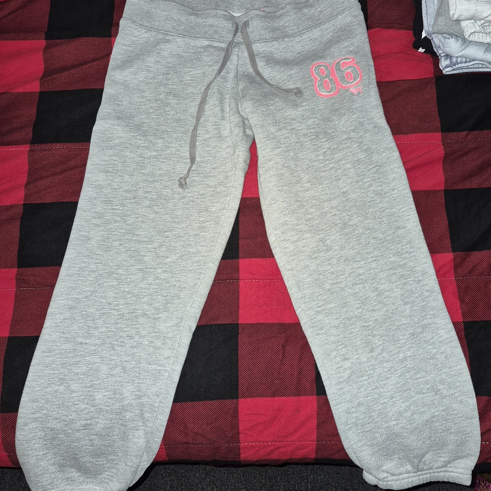 PINK Victoria's Secret Gray Sweatpants with Pink '86' Logo